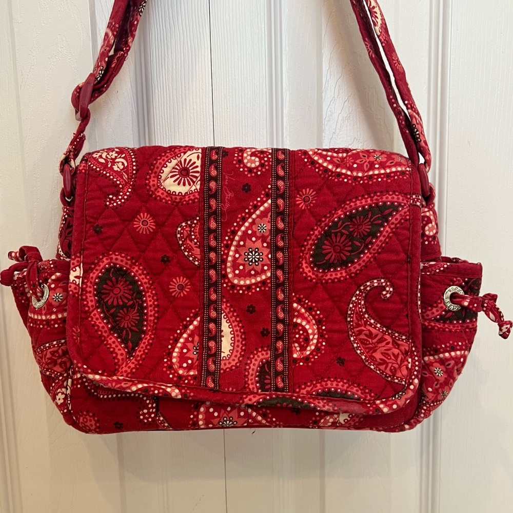 Vera Bradley small messenger bag in pattern Red Mesa